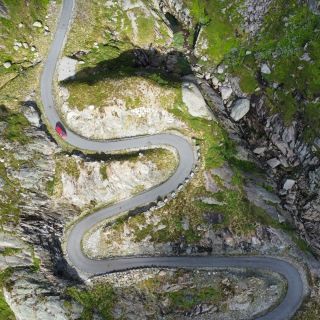 Máte rádi naplánovaný itinerář, nebo se řídíte heslem, že i cesta je cíl? . #notentcz . #vyletujsrdcem #vestavbadoauta...